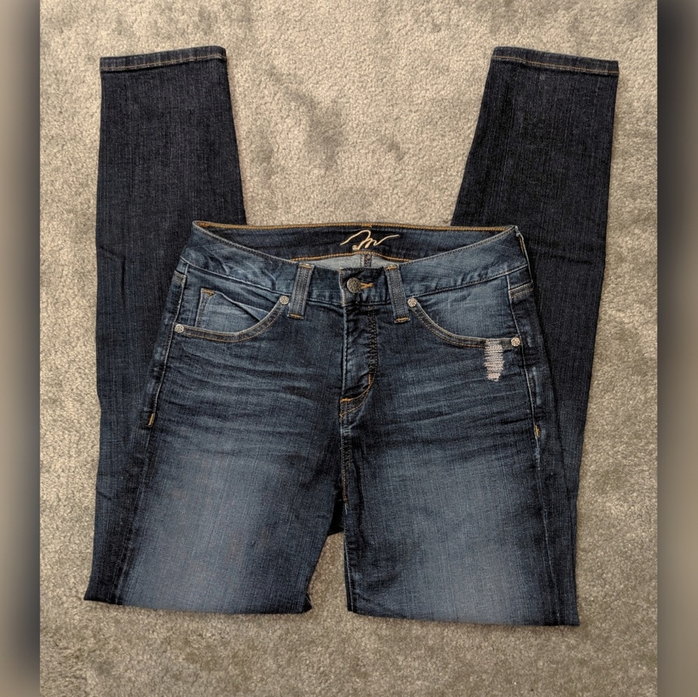 Distressed skinny jeans